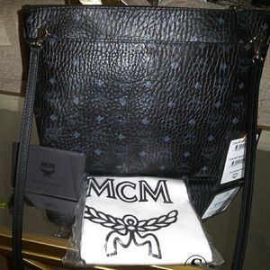 Like new MCM cross body. Cheaper with PP.